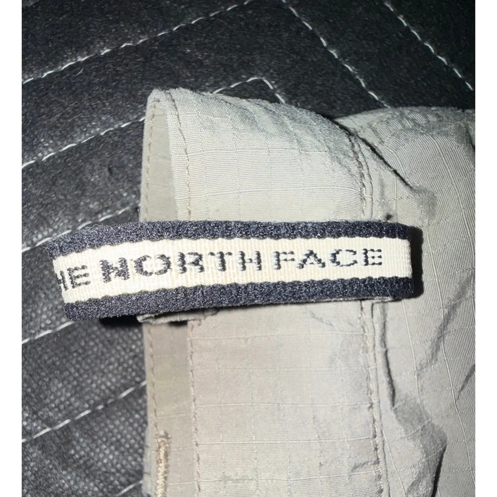 The North Face Convertible Hiking Pants Mens 36 Khaki Ripstop Nylon Zip Off
